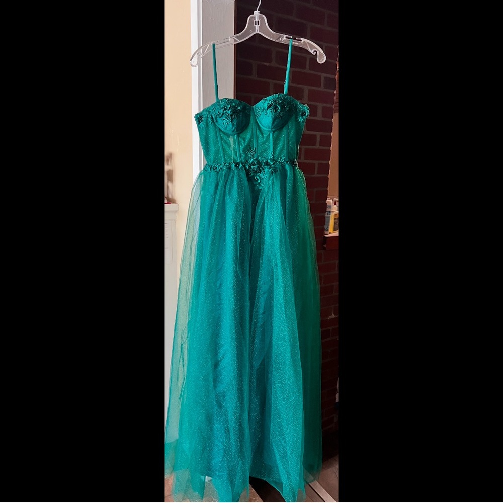 Elegant Emerald Green girls/womens Prom Dress